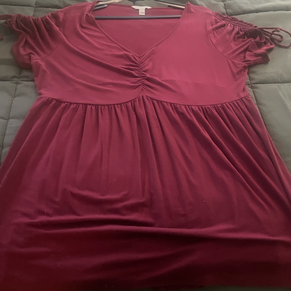 Women's Burgundy Top